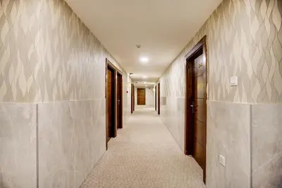 a corridor of a hallway with doors and a hallwayngth at Nairoukh Hotel Aqaba in Aqaba