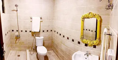 a bathroom with a toilet and a mirror at RAWA'AT ALAQABA in Aqaba