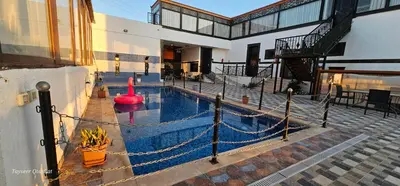 a swimming pool with a net in a building at Al Namteh Lodge in ‘Ābil